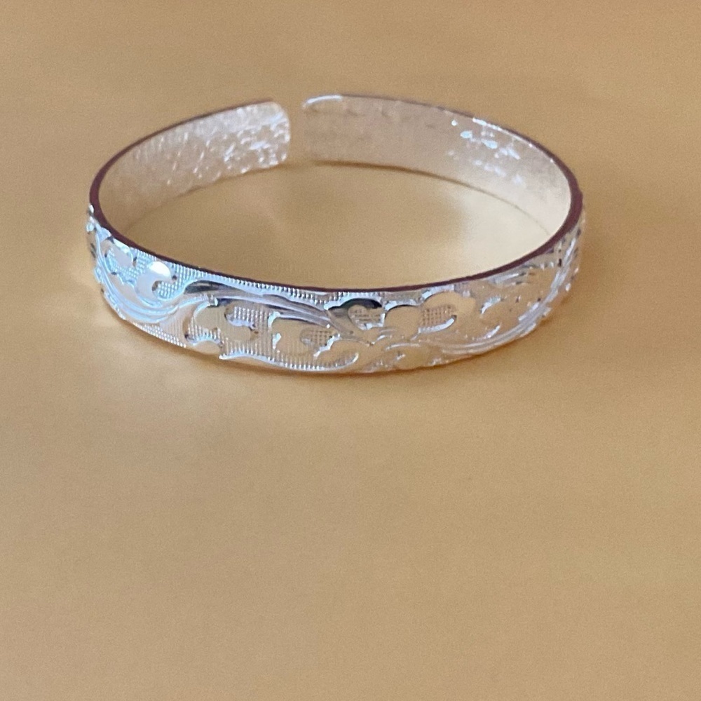 Dazzling Silvery Open Bangle, 8”bracelet, BN!